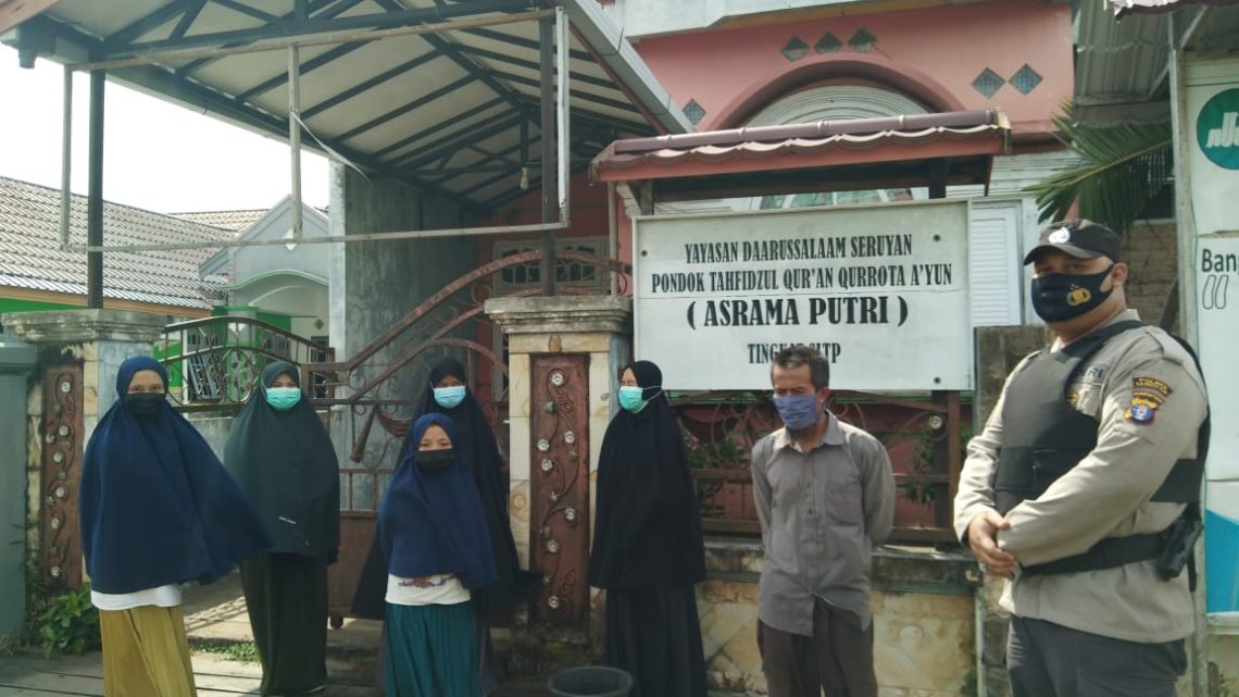 Sat Binmas Polres Seruyan melaksanakan pembinaan dan penyuluhan (Binluh) di Yayasan Daarulssalaam Seruyan Pondok Tahfidzul Qur'an Qurrota A'yun Asrama Putri Jl. D.I. Panjaitan Kelurahan Kuala Pembuang II Kec. Seruyan Kab. Seruyan, Senin (1/3/2021). Foto : Tbn