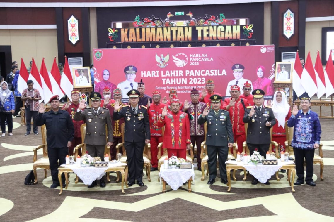 Sekda Prov. Kalteng bersama Forkopimda saat mengikuti Upacara peringatan Hari Lahir Pancasila 1 Juni