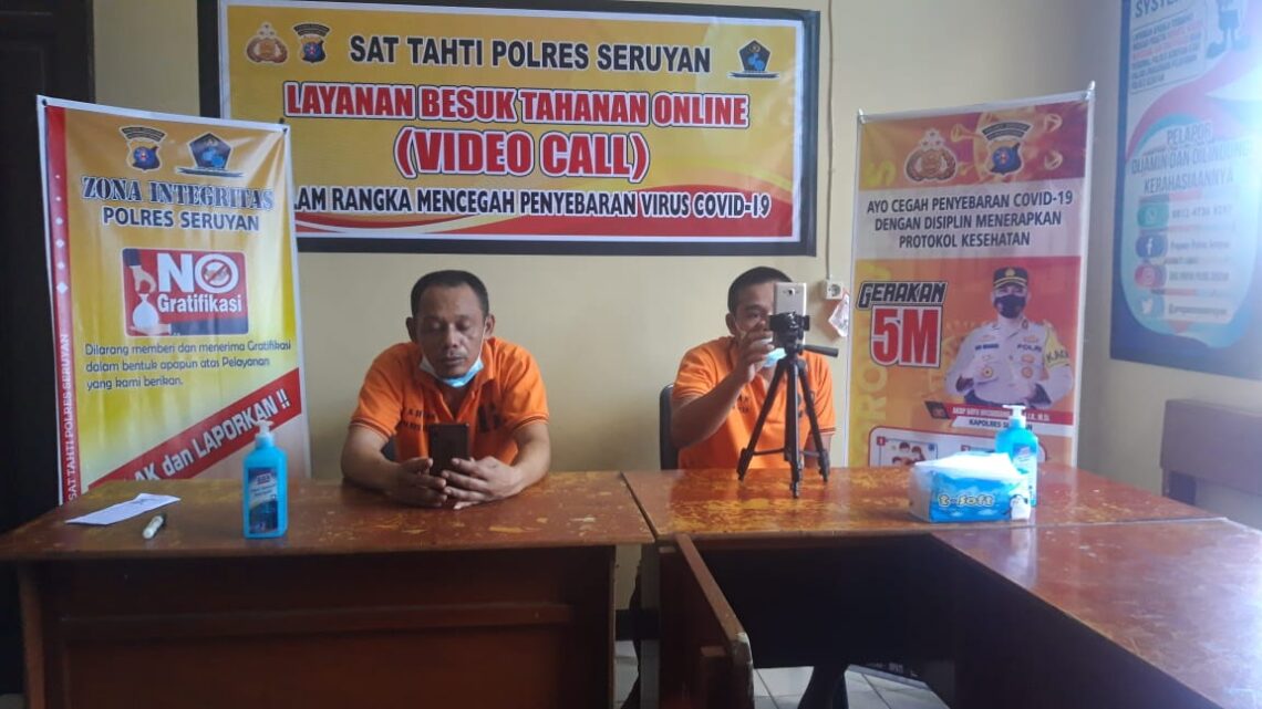 Masih mewabahnya Covid-19 di Indonesia, membuat layanan besuk online untuk tahanan di Polres Seruyan diperpanjang sampai dengan waktu yang belum ditentukan. Foto : Tbn