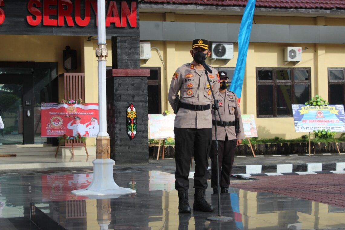 Polres Seruyan Melaksanakan Upacara Korp Raport Kenaikan Pangkat Personel, Kamis (1/7/2021). Foto : TN