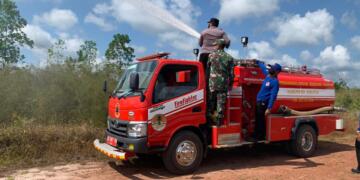 Polsek Danau Sembuluh Lakukan Penyemprotan Lahan Rawan Kebakaran