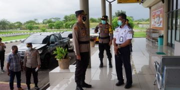 Kapolres Cek Sistem Keamanan Bandara Kuala Pembuang