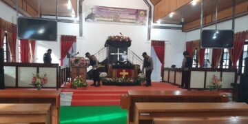 Sterill! Sebelum Pelaksanaan ibadah Paskah Personil Polsek Seruyan Hilir Lakukan Sterilisasi