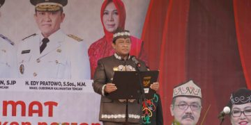 Wakil Gubernur Edy Pratowo Pimpin Upacara Bendera Peringatan Hardiknas