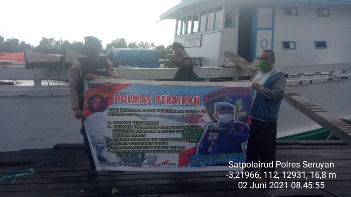 Personil Satpolairud Polres Seruyan rutin menyambangi masyarakat di Pesisir Daerah Aliran Sungai (DAS) Seruyan Kampung Kumai Kelurahan Kuala pembuang I Kec Seruyan Hilir, Rabu (02/06/2021) Pagi. Foto : Tbn