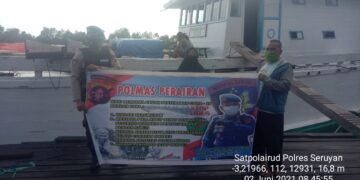 Personil Satpolairud Sosialisasi Prokes ke Masyarakat Pesisir DAS Seruyan