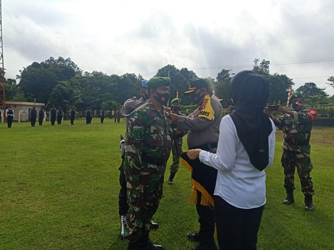 Polres Lamandau menggelar Apel Pasukan Operasi Mantap Praja Telabang 2020 dalam rangka pengamanan Pilkada serentak di Halaman Mapolres Jl. Bukit Hibul Utara Kabupaten Lamandau
Kalimantan Tengah, Rabi (2/9/2020). Foto : By