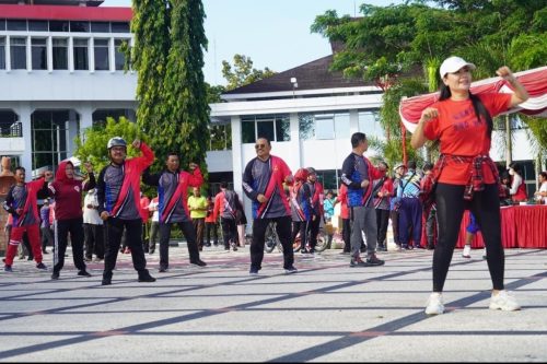 Dalam rangka memeriahkan HUT KORPRI ke-51, Pemprov. Kalteng menggelar senam bersama dan fun bike KORPRI di Halaman Kantor Gubernur Kalteng, Jumat (2/12/2022).