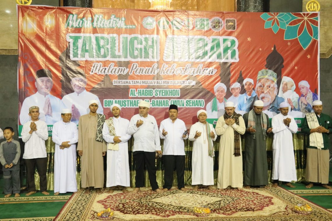 Tabligh Akbar Malam Penuh Keberkahan di Masjid Darussalam, Palangka Raya, Jumat (2/12/2022) malam