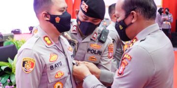 Kapolres Seruyan Raih Pin Perak Dari Kemenpan RB