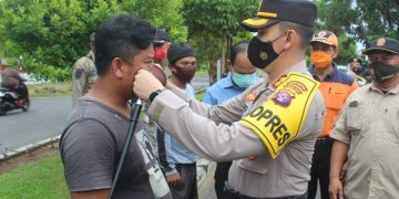Kapolres Seruyan Pimpin Pembagian Masker Serentak di Bumi Gawi Hatantiring