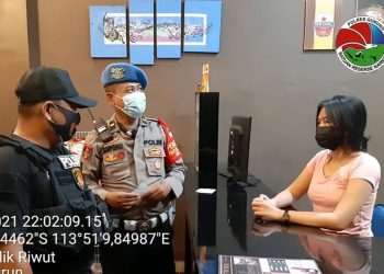 Personel Gabungan Polres Gumas Tertibkan THM di Kuala Kurun