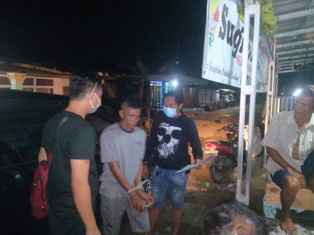 Pelaku pemerkosaan anak dibawah umur, J, saat ditangkap polisi. Foto : Tbn