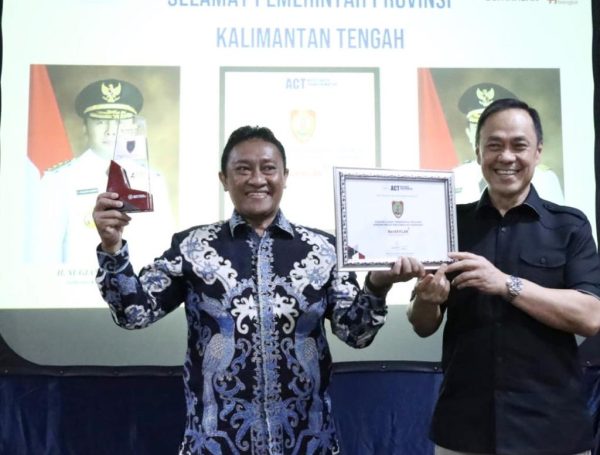 Satu lagi prestasi gemilang yang diraih Pemprov. Kalteng di awal tahun 2023 ini, yakni meraih penghargaan BerAKHLAK sebagai juara 1 tingkat nasional dengan indeks implementasi "Harmonis" kategori Pemerintah Daerah Provinsi berdasarkan Survei BerAKHLAK tahun 2022 yang dilaksanakan secara serentak pada Kementerian / Lembaga, Pemerintah Provinsi dan Pemerintah Kabupaten dan Kota se Indonesia. Foto : Ist