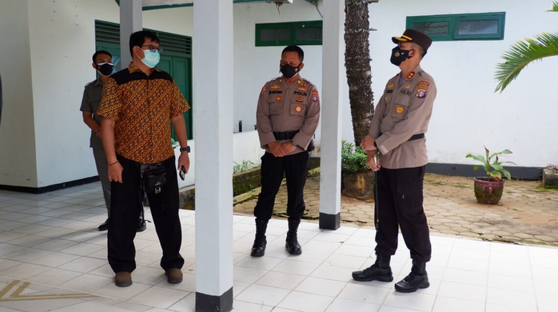 Untuk memastikan ketersediaan Kamar isolasi mandiri Kapolres Seruyan melaksanakan pengecekan BOR di RSUD Kuala Pembuang, Sabtu (3/7/2021). Foto : Tbn