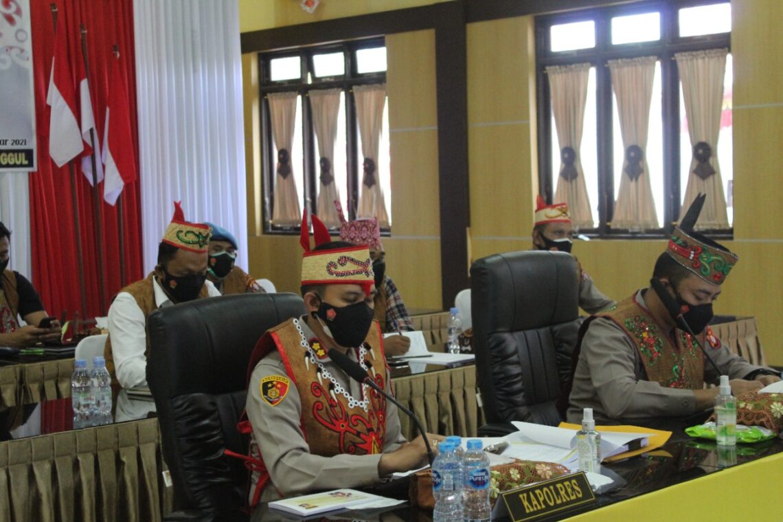 Bertempat di Aula Patriatama 95 yang berada di belakang Mapolres Seruyan Jalan Ahmad Yani Kuala Pembuang dilaksanakan Kegiatan FGD Evaluasi Pelayanan Publik yang diselenggarakan oleh Kementrian Pendayagunaan Aparatur Negara dan Reformasi Birokrasi  (Kemenpan RB) secara Virtual, Jumat (03/09/2021). Foto : Tbn