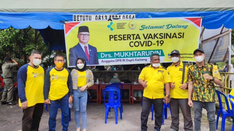 Panitia Vaksin Golkar Kota Palangka Raya saat menggelar Vaksin massal, Jum'at 1 Oktober 2021 di halaman Kantor Golkar Kota Palangka Raya, jalan Cilik Riwut km.1. Foto : Ist