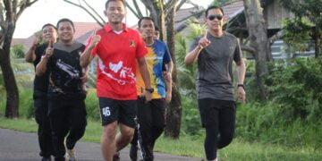Kapolres Seruyan Ajak Personel Lari Sore Untuk Jaga Stamina