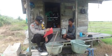 Bhabinkamtibmas Desa Baung Sosialisasikan Maklumat Kapolda Kalteng
