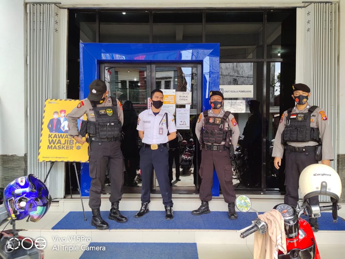 Personel Polres Seruyan melakukan pengamanan objek vital di Kuala Pembuang, Kamis (4/2/2021). Foto : Tbn