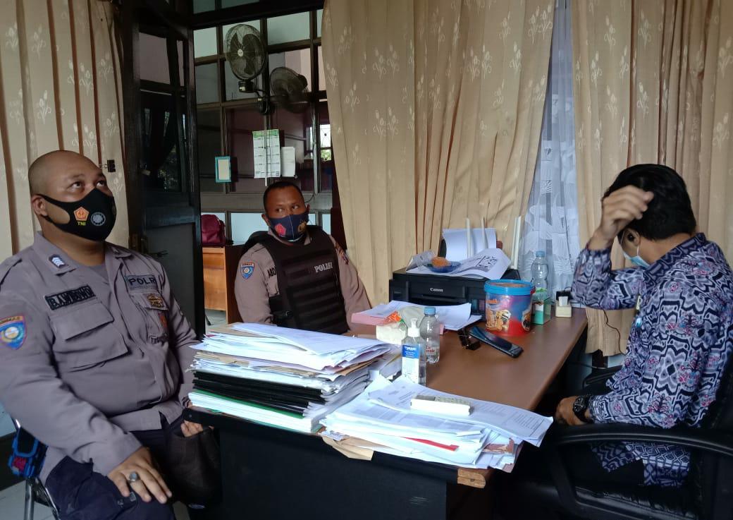 Sat Binmas Polres Seruyan sambang ke Kantor  Dinas Kesatuan Bangsa dan Politik untuk  menkoordinasikan masalah perkembangan Ormas dan LSM yang ada di Wilayah Kabupaten Seruyan, Kamis (4/3/2021). Foto : Tbn