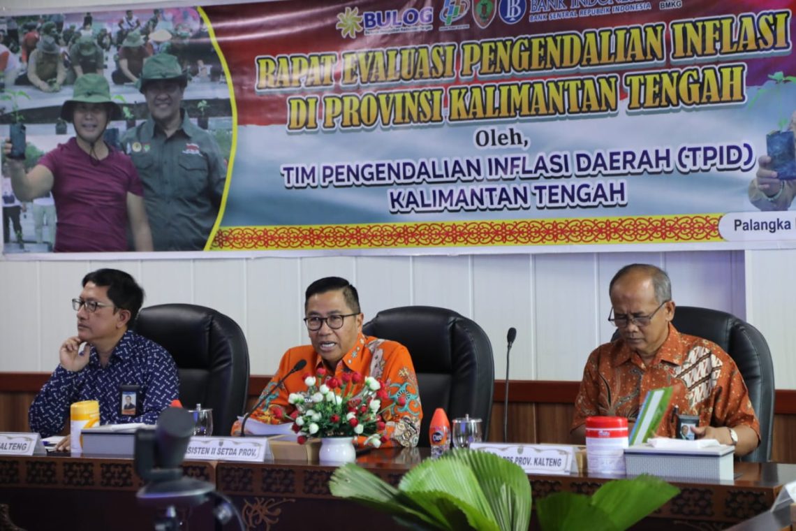 Asisten Perekonomian dan Pembangunan Setda Prov. Kalteng Leonard S. Ampung pimpin rapat evaluasi Tim Pengendali Inflasi Daerah (TPID) terhadap hasil rilis Badan Pusat Statistik (BPS) terkait inflasi Kalteng bulan April tahun 2023