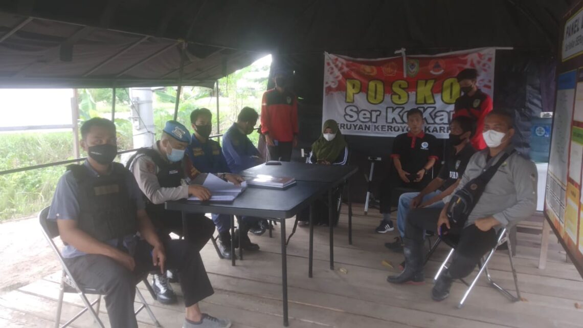 Personil Polres Seruyan selalu waspada Karhutla di Posko, Jumat (4/6/2021). Foto : TN