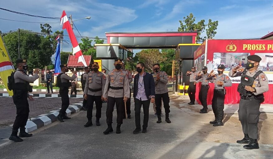 Tim Asistensi Kemenpan RB disambut langsung oleh Kapolres Seruyan AKBP Bayu Wicaksono dengan yel-yel semangat menuju WBK oleh personil Polres Seruyan, Minggu (4/7/2021). Foto : TN