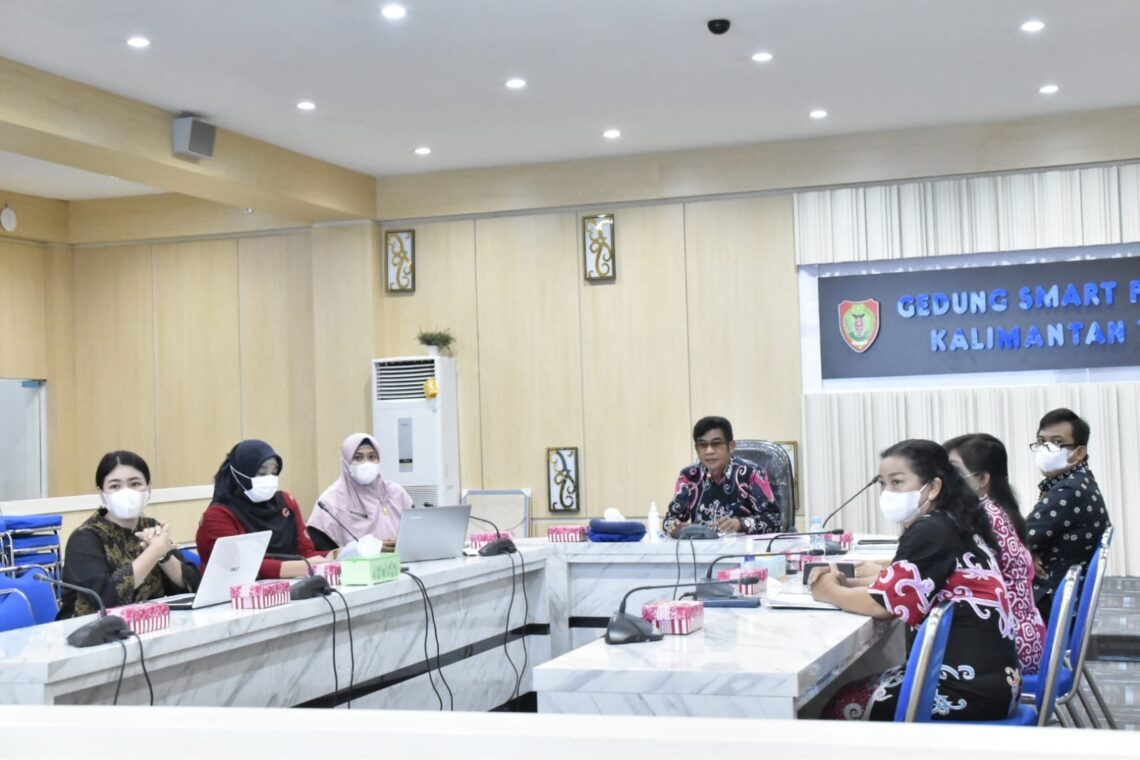 Webinar Penulisan Berita Online bagi Instansi Pemerintah yang berlangsung di Gedung Smart Province, Diskominfosantik Prov. Kalteng