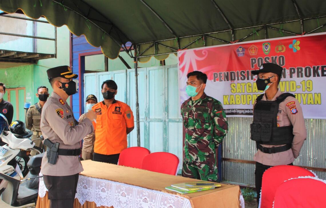 Kapolres Seruyan cek pos PPKM di Pasar Tengah, Jl. AIS Nasution, Kuala pembuang, Rabu (4/8/2021). Foto : Tbn