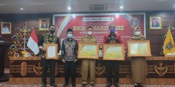 Pemprov Kalteng dan Dua Pemkab Terima Penghargaan BKN Award 2022
