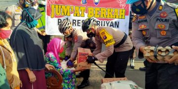 Jumat Berkah, Kapolres Seruyan Sambangi Warga yang Membutuhkan