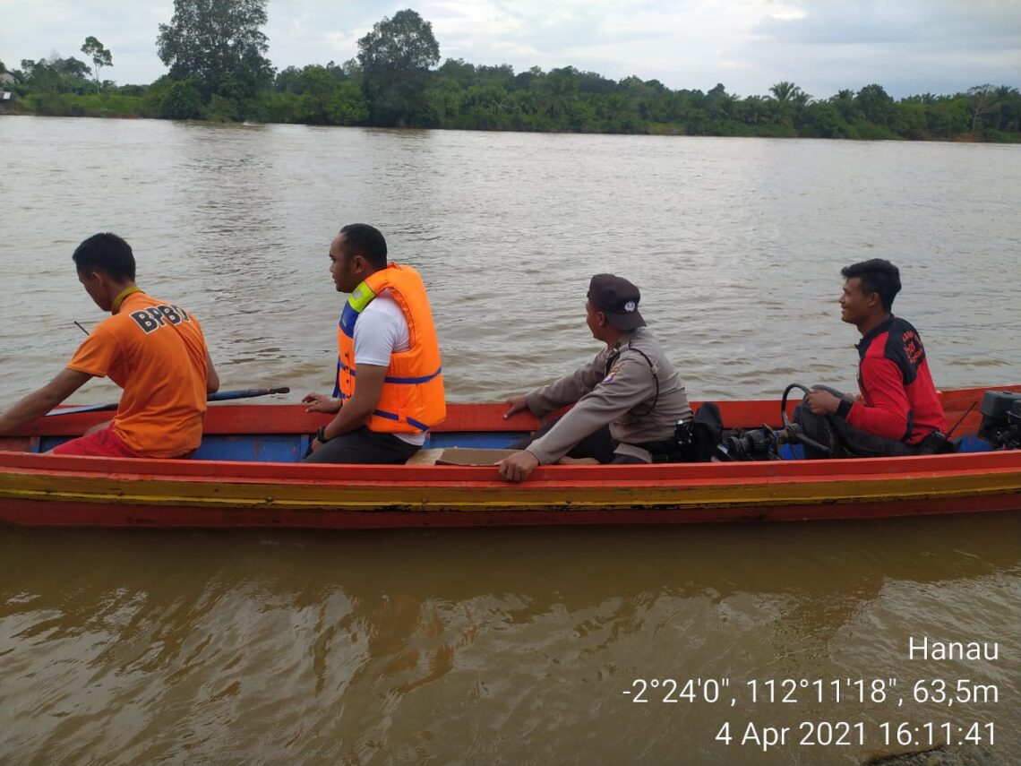 Dua orang pria asal Desa Rungau Raya Perumahan Pondok 1 Seruyan  PT. BAP KT 2 Desa Rungau Raya, Kec. Danau Seluluk, Kab. Seruyan, Kalteng, dinyatakan hilang terserat arus setelah perahu yang digunakan karam di Sungai Seruyan Desa Asam Baru, Minggu (4/4/2021) pukul 08.45 Wib. Foto : Tbn