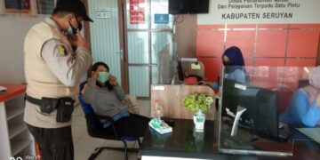 Personel Polres Seruyan Sosialisasi Prokes Kepada Masyarakat