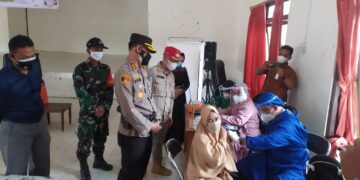 Pastikan Berjalan Lancar, Bupati dan Kapolres Seruyan Pantau Pelaksanaan Vaksin Lansia