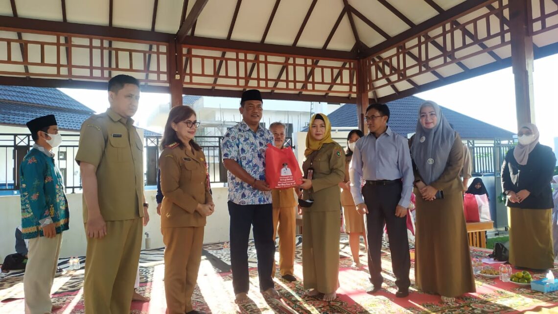 Penyerahan bantuan Gubernur Kalteng berupa 1 ekor hewan kurban sapi secara simbolis untuk Hari Raya Idul Adha tahun 1443 H/2022 M