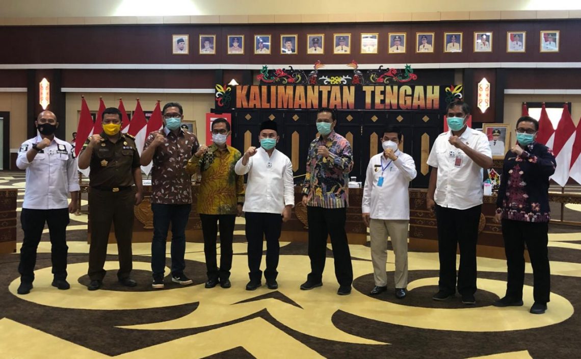 Usai rakor, Gubernur Kalteng, Bupati Bartim, perwakilan KPK, PT. Pertamina dan undang lain berfoto bersama. Foto : Ist