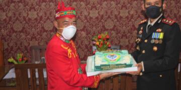 HUT Kabupaten Seruyan: Kapolres Seruyan Berikan Surprise Kepada Bupati Seruyan