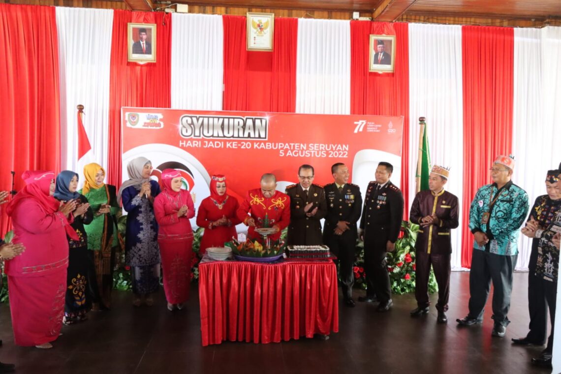 Kapolres Seruyan AKBP Gatot Istanto, S.I.K menghadiri acara syukuran yang dilangsungkan di Pendopo Rumah Jabatan Bupati, Kab. Seruyan, Jumat (5/8/2022). Foto : Tbn