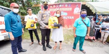 Kapolres Seruyan Tinjau Vaksinasi Massal di Desa Tanjung Hara