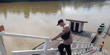 Polsek Seruyan Tengah Cek Debet Air di Sungai Seruyan