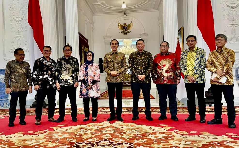 Presiden Jokowi saat menerima Anggota Dewan Pers yang dipimpin oleh Ketua Dewan Pers, Ninik Rahayu, di Istana Negara, Jakarta, Senin (6/2/2023). Foto : Ist/DP