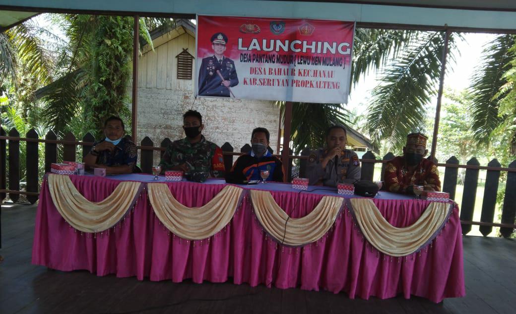 Louncing Desa Pantang Mundur di Desa Bahaur Kecamatan Hanau Kabupaten Seruyan, Sabtu (6/2/2021). Foto : Tbn