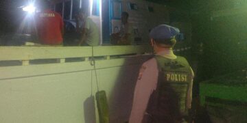 Personil Satpolairud Polres Seruyan Laksanakan Polmas Malam Hari