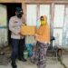 Polsek Seruyan Hilir Salurkan Bansos Untuk Warga