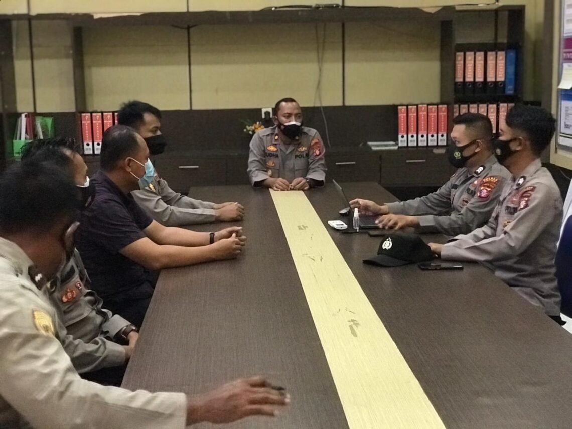 Waka Polres Seruyan Kompol Yudha Setiawan S.H, SIK, memberikan arahan kepada para Operator Bag/Sat/Sie P2K Polres Seruyan, Selasa (06/07/2021). Foto : Tbn