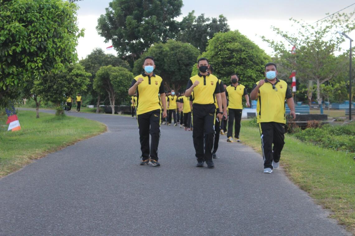 Jajaran Polres Seruyan melakukan olahraga untuk menjaga imunitas, Jumat (6/8/2021). Foto : Tbn