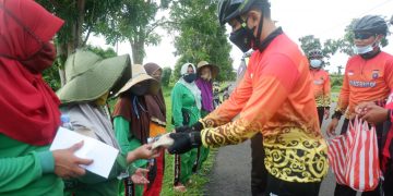 Selain Jaga Kesehatan, Kapolres Seruyan Juga Berbagi Kebahagiaan Dengan Pasukan Orange