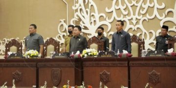 Wagub Edy Pratowo Dengarkan Pemandangan Umum Fraksi Pendukung DPRD Terhadap Dua Raperda