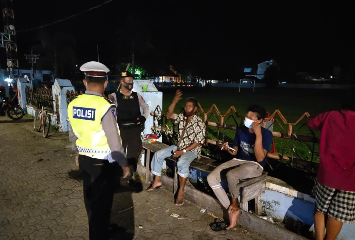 Operasi Yustisi dalam penerapan disiplin Prokes (protokol kesehatan) digelar Polres Seruyan, Polda Kalimantan Tengah bersama Satu Pol PP Kab. Seruyan di wilayah Hukum Polres Seruyan, Selasa (6/4/2021) malam. Foto : Tbn